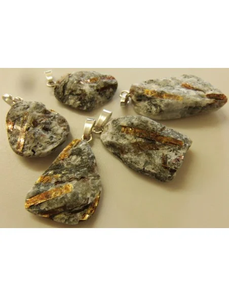 Astrophyllite brute pendentif Astrophyllite brute pendentif