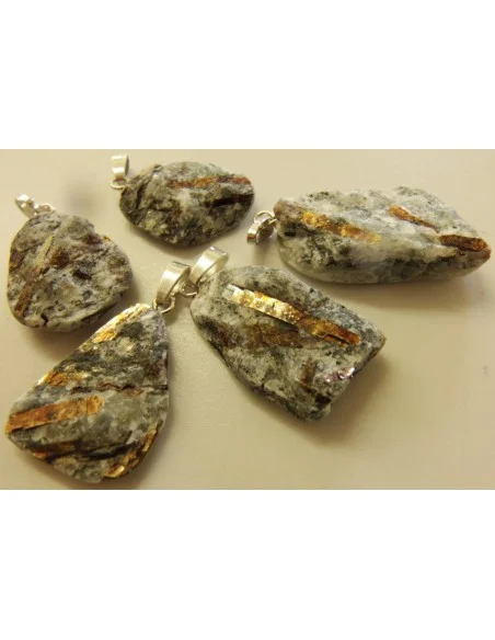 Astrophyllite brute pendentif Astrophyllite brute pendentif