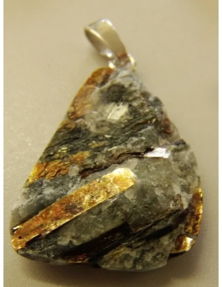 Astrophyllite brute pendentif Astrophyllite brute pendentif