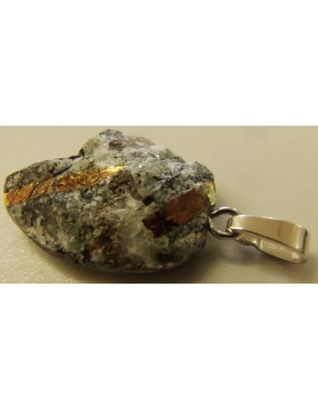 Astrophyllite brute pendentif Astrophyllite brute pendentif