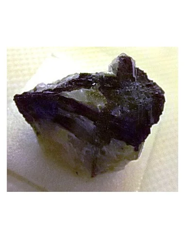 Quartz tourmaliné brute